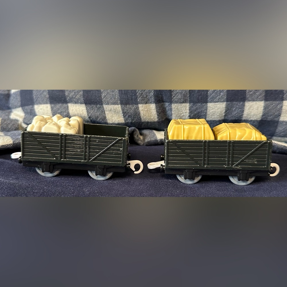 Thomas & Friends Black Troublesome Train Trucks with cargo - Picture 2 of 9